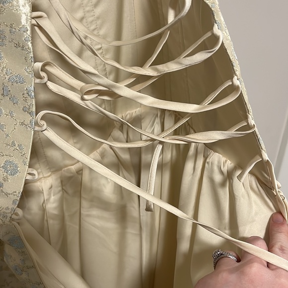 V. CHAPMAN VIRGINIA TIERED STRAPLESS CORSET MIDI DRESS - Picture 8 of 10